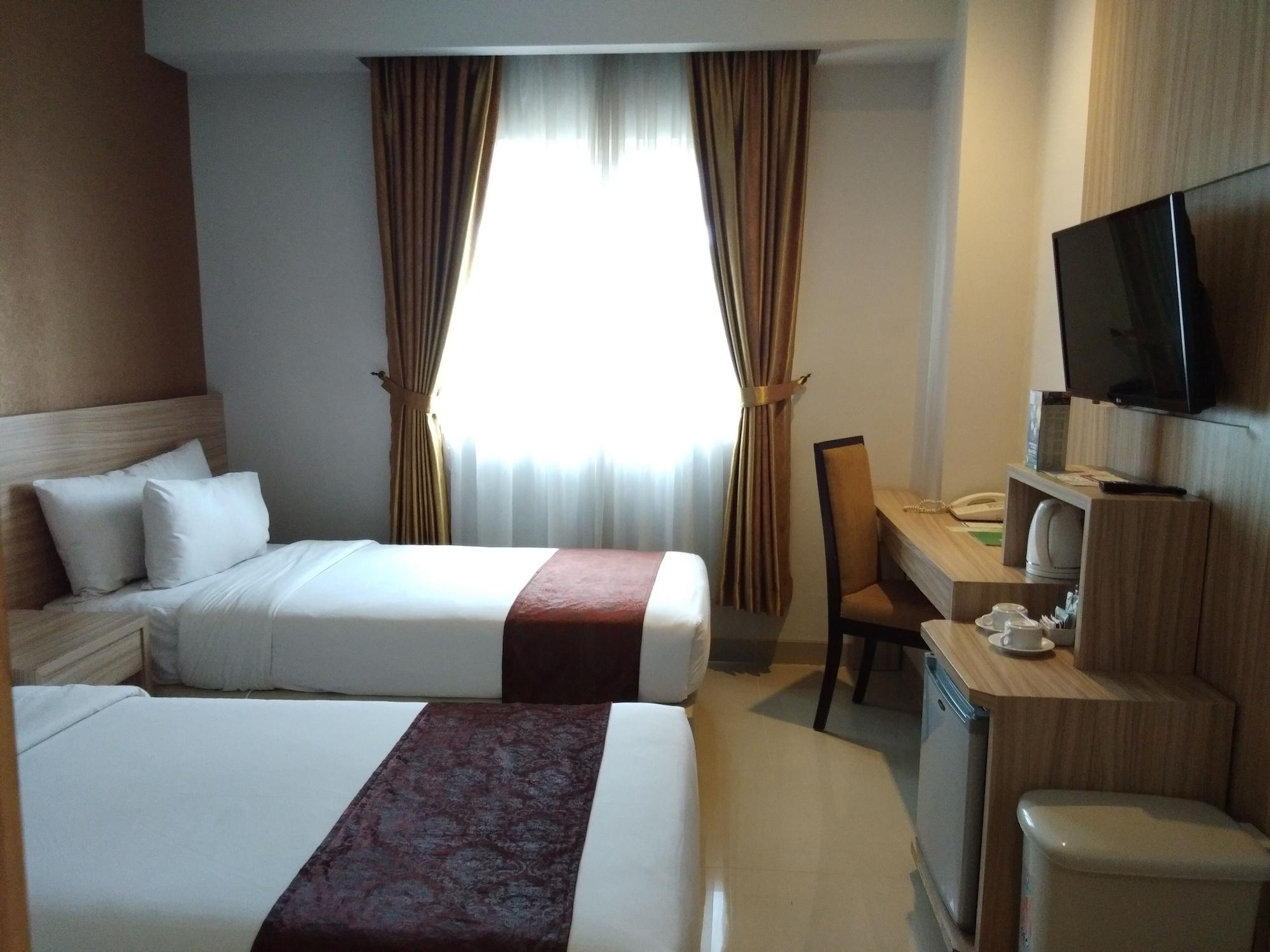 Lorin Syariah Solo Hotel Exterior photo