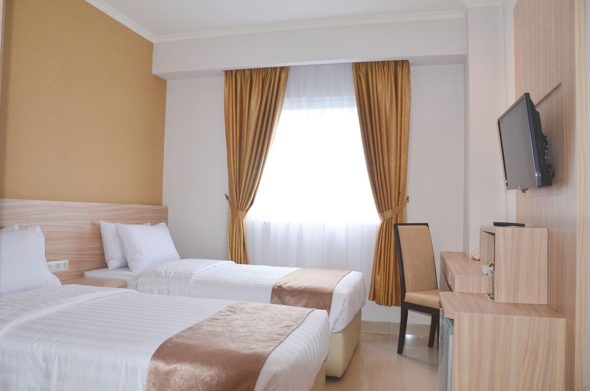 Lorin Syariah Solo Hotel Exterior photo