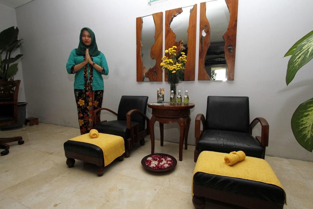 Lorin Syariah Solo Hotel Exterior photo