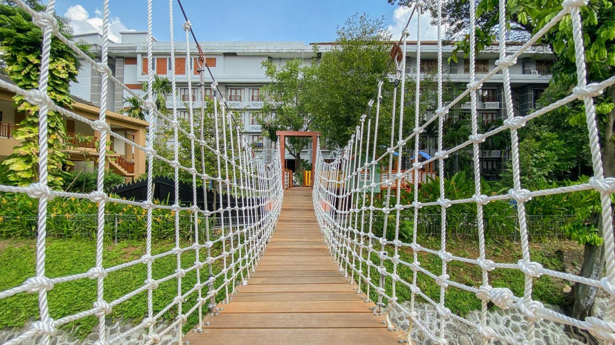 Lorin Syariah Solo Hotel Exterior photo