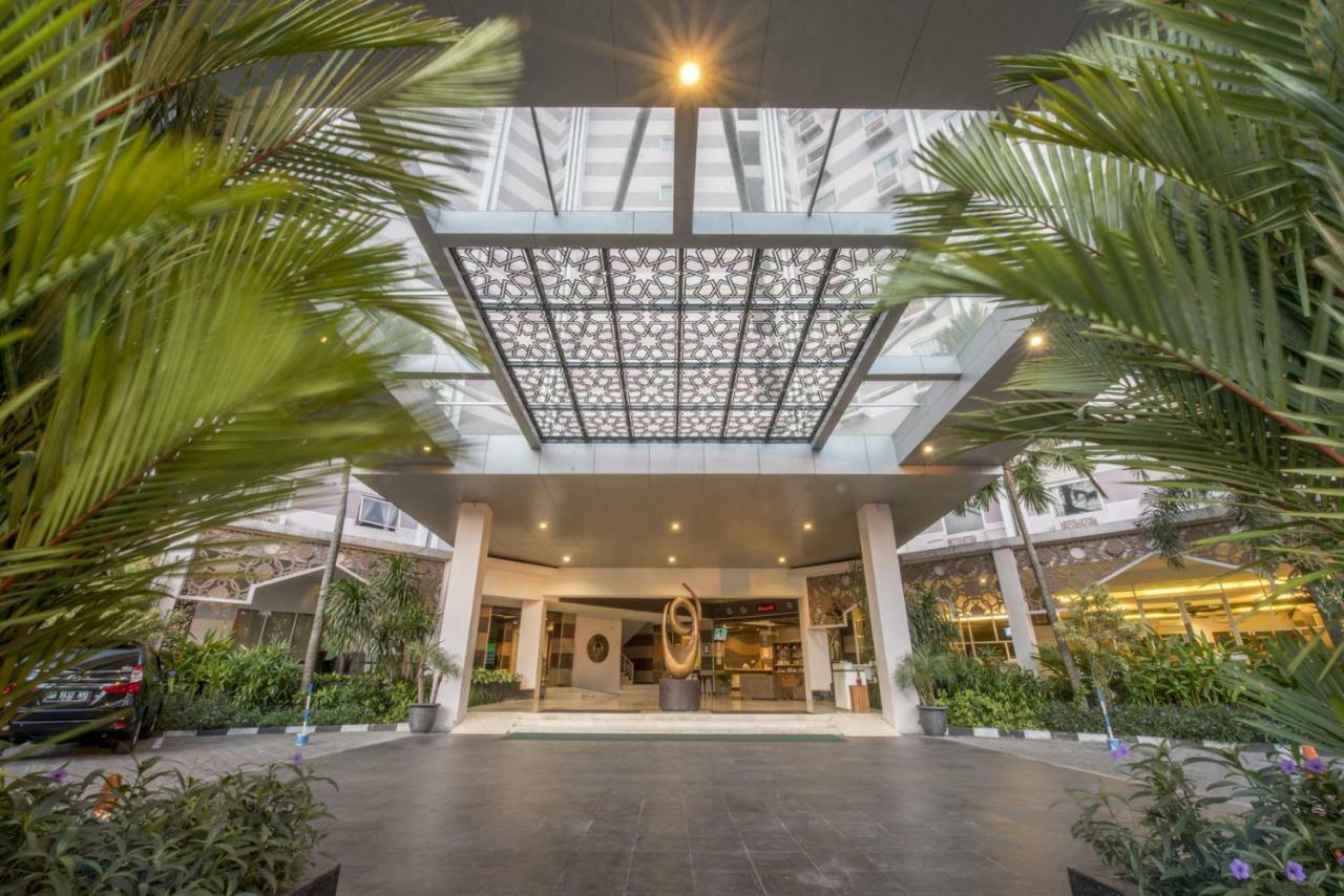 Lorin Syariah Solo Hotel Exterior photo