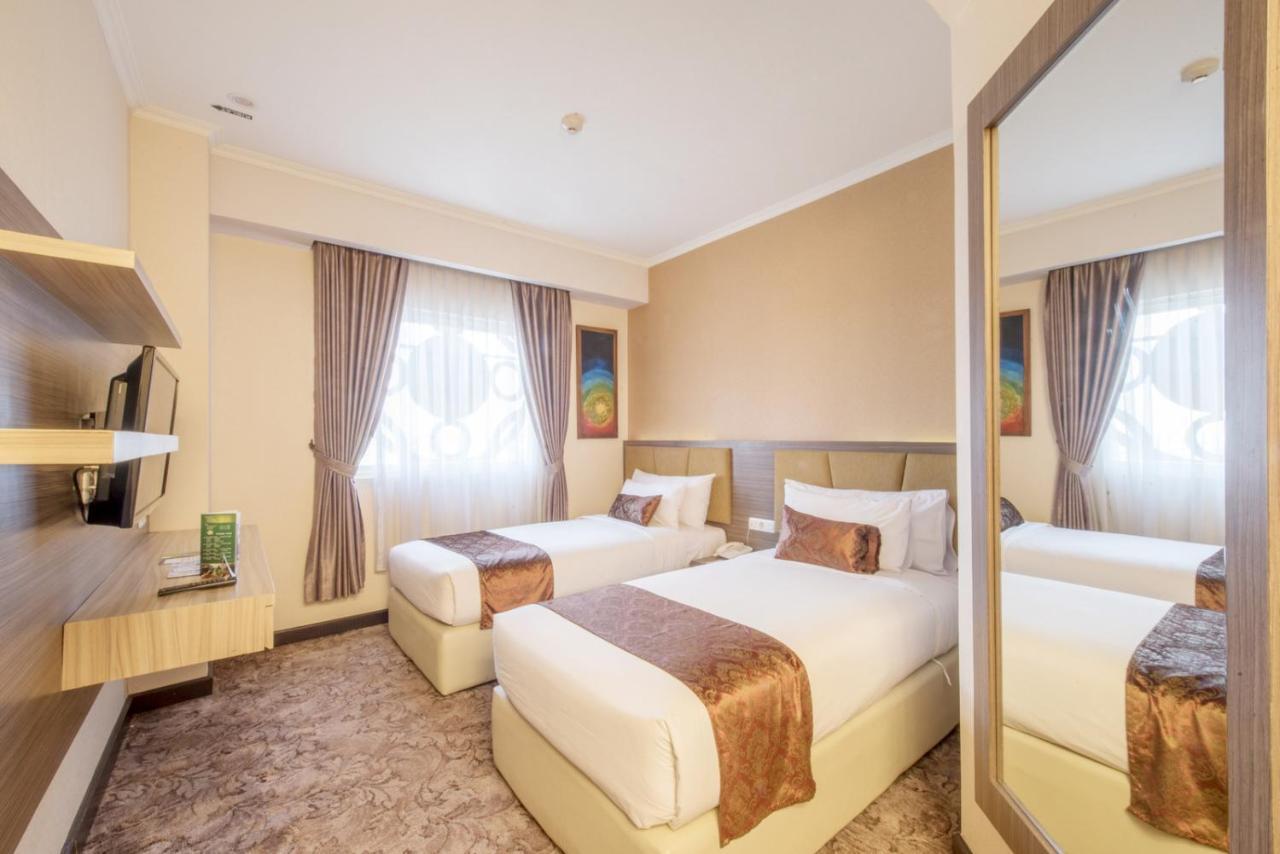 Lorin Syariah Solo Hotel Exterior photo