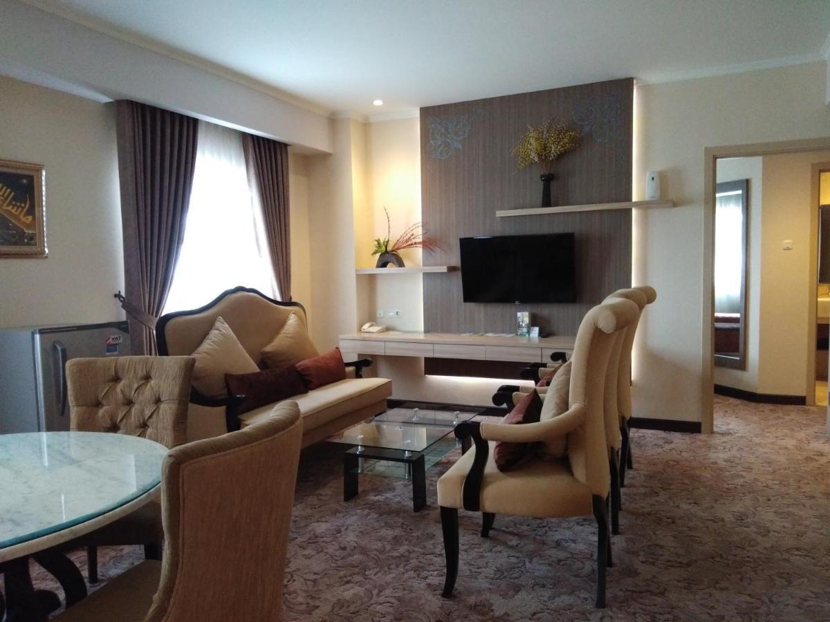 Lorin Syariah Solo Hotel Exterior photo